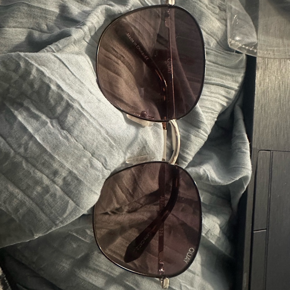 Quay 😎 sunglasses brand new